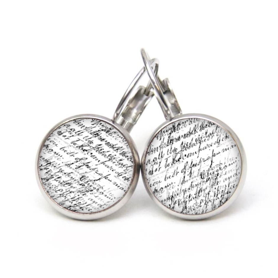 Ohrstecker, Ohrhänger, Clipse & Druckknopf – Motiv alte Schrift in schwarz weiß – Schmuck aus Edelstahl Ohrstecker, Ohrhänger, Clipse & Druckknopf – Motiv alte Schrift in schwarz weiß – Schmuck aus Edelstahl