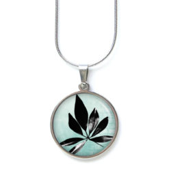 Kette türkis mit schwarzem Blatt - Edelstahl