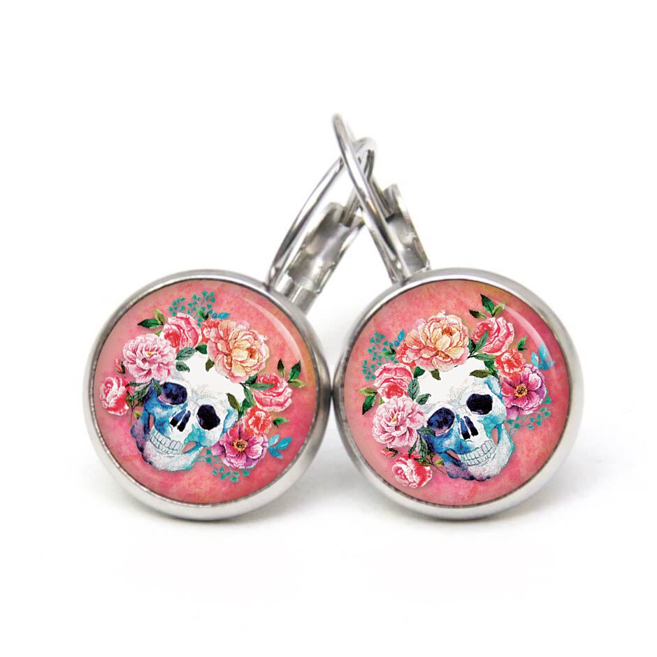 Ohrstecker, Ohrhänger, Clipse & Druckknopf – Motiv Totenkopf mit Blumen Frühling Rosarot – Schmuck aus Edelstahl Ohrstecker, Ohrhänger, Clipse & Druckknopf – Motiv Totenkopf mit Blumen Frühling Rosarot – Schmuck aus Edelstahl
