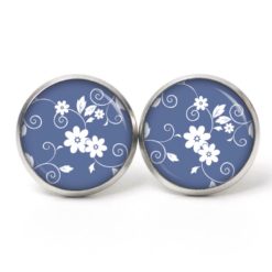 Ohrstecker, Ohrhänger, Clipse & Druckknopf – Motiv weiß Blumen auf blauem Hintergrund – Schmuck aus Edelstahl
