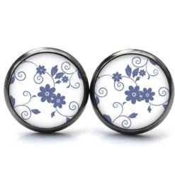 Ohrringe blaue Blumen auf weißem Hintergrund