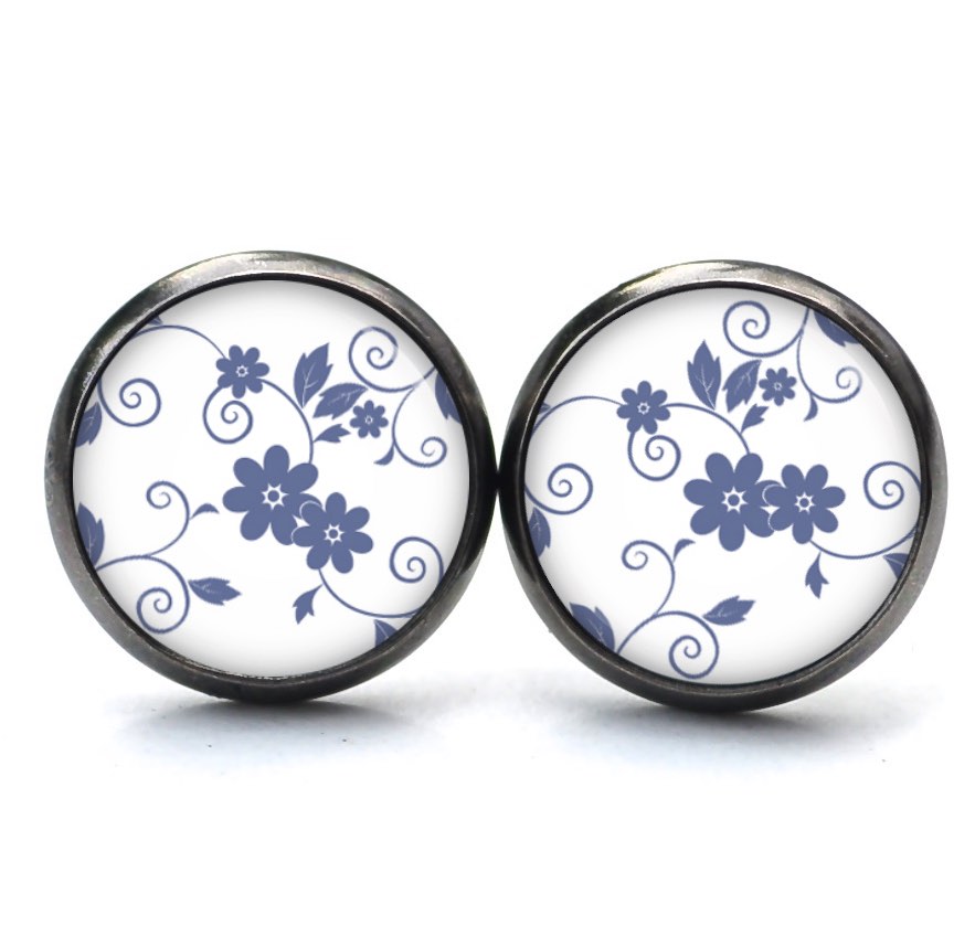 Ohrstecker, Ohrhänger, Clipse & Druckknopf – Motiv blaue Blumen auf weißem Hintergrund – Schmuck aus Edelstahl Ohrstecker, Ohrhänger, Clipse & Druckknopf – Motiv blaue Blumen auf weißem Hintergrund – Schmuck aus Edelstahl
