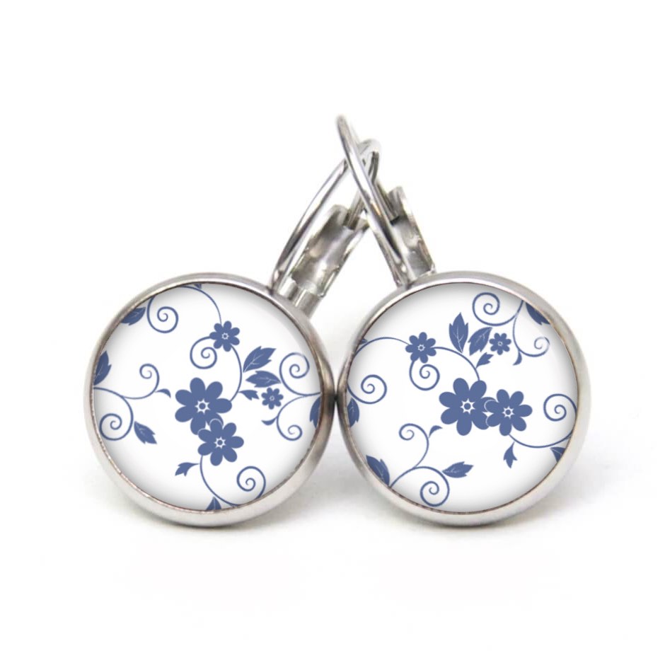 Ohrstecker, Ohrhänger, Clipse & Druckknopf – Motiv blaue Blumen auf weißem Hintergrund – Schmuck aus Edelstahl Ohrstecker, Ohrhänger, Clipse & Druckknopf – Motiv blaue Blumen auf weißem Hintergrund – Schmuck aus Edelstahl