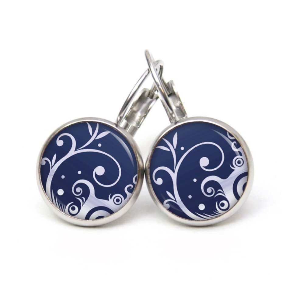 Ohrstecker, Ohrhänger, Clipse & Druckknopf – Motiv zart blaues Ornament Muster – Schmuck aus Edelstahl Ohrstecker, Ohrhänger, Clipse & Druckknopf – Motiv zart blaues Ornament Muster – Schmuck aus Edelstahl
