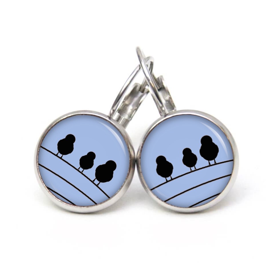 Ohrstecker, Ohrhänger, Clipse & Druckknopf – Motiv 3 Vögel auf dem Drahtseil Blau – Schmuck aus Edelstahl Ohrstecker, Ohrhänger, Clipse & Druckknopf – Motiv 3 Vögel auf dem Drahtseil Blau – Schmuck aus Edelstahl