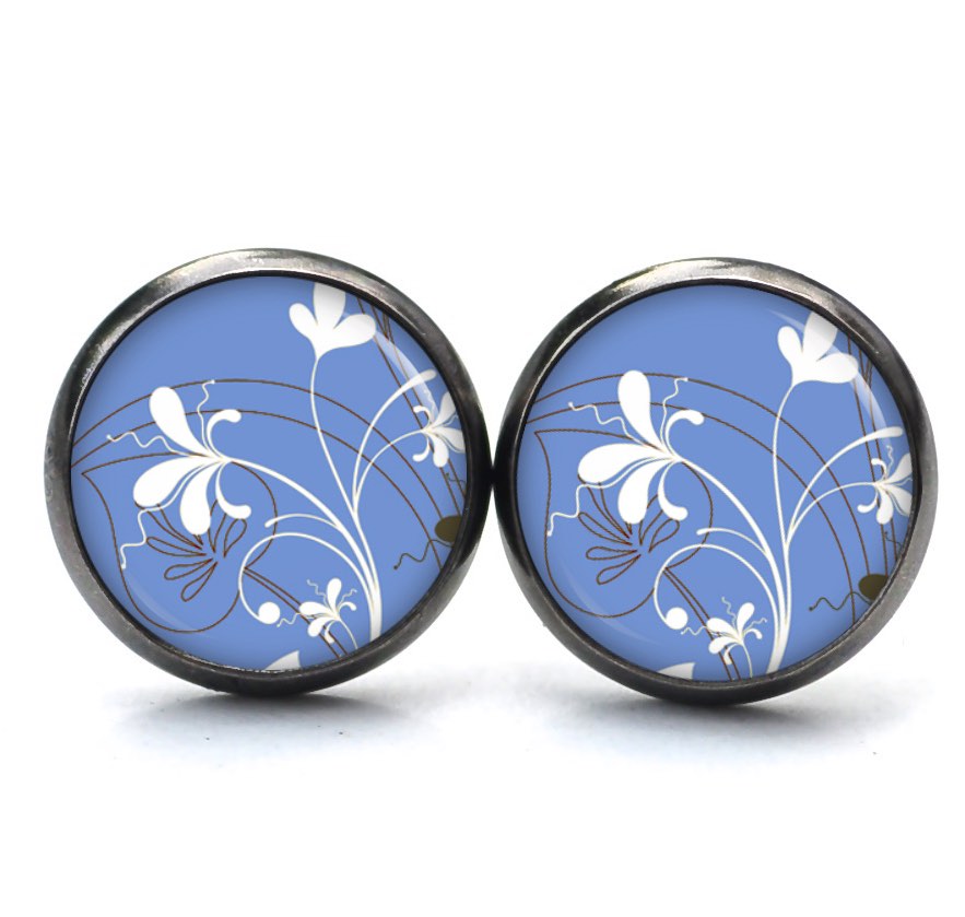 Ohrstecker, Ohrhänger, Clipse & Druckknopf – Motiv zart blaue Blumen – Schmuck aus Edelstahl Ohrstecker, Ohrhänger, Clipse & Druckknopf – Motiv zart blaue Blumen – Schmuck aus Edelstahl