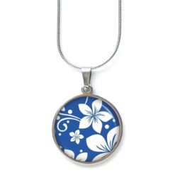 Kettee große weiße Blumen