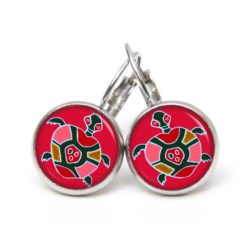 Sie haben hier die Wahl ob sie das Motiv als Druckknopf, Ohrstecker oder Ohrhänger haben möchten. Individualisierbar in Größe und Material.