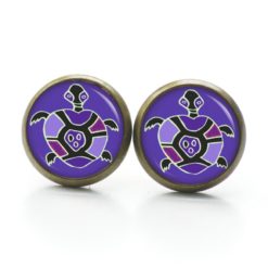 Sie haben hier die Wahl ob sie das Motiv als Druckknopf, Ohrstecker oder Ohrhänger haben möchten. Individualisierbar in Größe und Material.