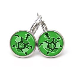 Sie haben hier die Wahl ob sie das Motiv als Druckknopf, Ohrstecker oder Ohrhänger haben möchten. Individualisierbar in Größe und Material.