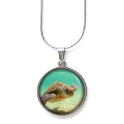 Du hast hier die Wahl ob du das Motiv als Druckknopf, Ohrstecker, Ohrhänger oder Clipse haben möchtest. Versandkostenfrei.