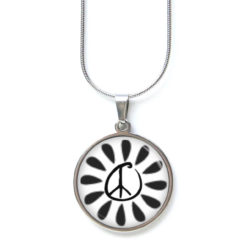 Handmade Kette Peace Blume Schwarz Weiß aus Edelstahl von Just Trisha