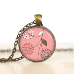 Kette zart rosa Blumen.