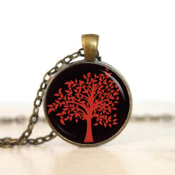 Kette großer Baum Rot Schwarz