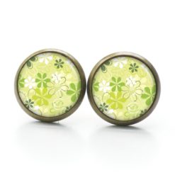 Handmade Ohrringe kleine grüne Blumen. aus Edelstahl von Just Trisha