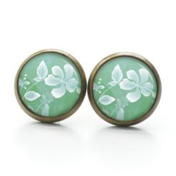 Handmade Ohrringe zarte weiße Blumen aus Edelstahl von Just Trisha