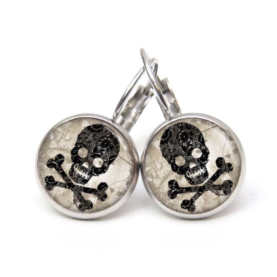 Ohrstecker, Ohrhänger, Clipse & Druckknopf – Motiv giftiger Totenkopf – Schmuck aus Edelstahl Ohrstecker, Ohrhänger, Clipse & Druckknopf – Motiv giftiger Totenkopf – Schmuck aus Edelstahl