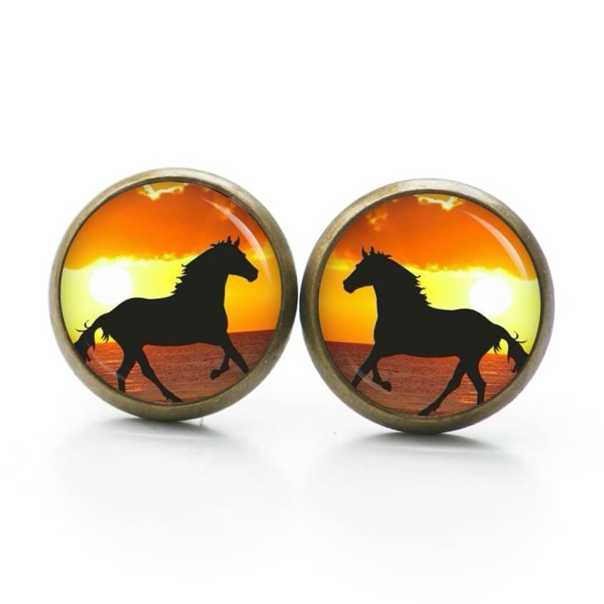 Ohrstecker, Ohrhänger, Clipse & Druckknopf – Motiv Pferd bei Sonnenuntergang – Schmuck aus Edelstahl Ohrstecker, Ohrhänger, Clipse & Druckknopf – Motiv Pferd bei Sonnenuntergang – Schmuck aus Edelstahl