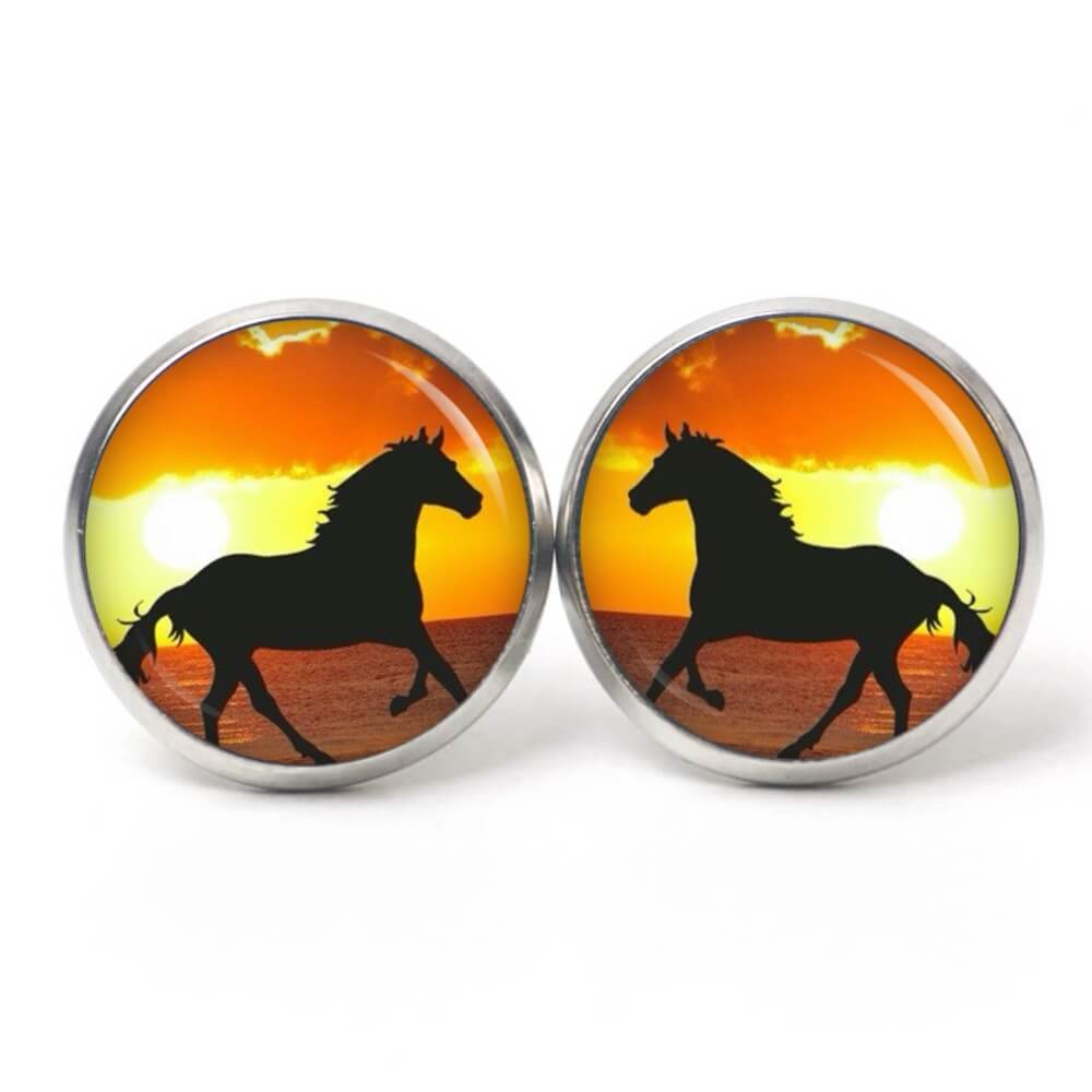 Ohrstecker, Ohrhänger, Clipse & Druckknopf – Motiv Pferd bei Sonnenuntergang – Schmuck aus Edelstahl Ohrstecker, Ohrhänger, Clipse & Druckknopf – Motiv Pferd bei Sonnenuntergang – Schmuck aus Edelstahl