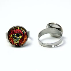 Ring aus Edelstahl mit Totenkopf