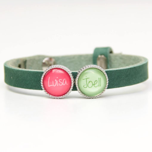 Grünes Lederarmband mit 2 Wunsch Text Perlen - Farbwahl