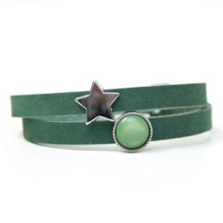 Wickelarmband aus Leder in dunkelgrün mit Stern und grüner Polaris Schieberperle
