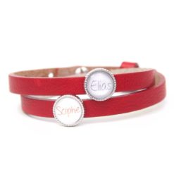 Rotes Lederarmband personalisiert mit Namen