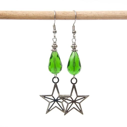 Weihnachtliche Ohrhänger mit Glaskristalltropfen in grün und Stern - Edelstahl