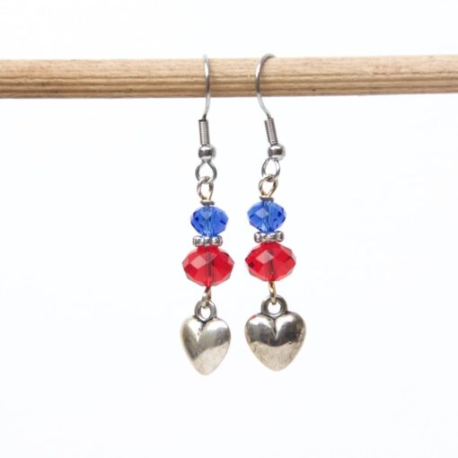 Edelstahl Perlenohrringe in rot und blau mit Herz