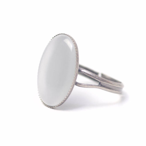 Schwarzer Cateye Ring Oval in weiß