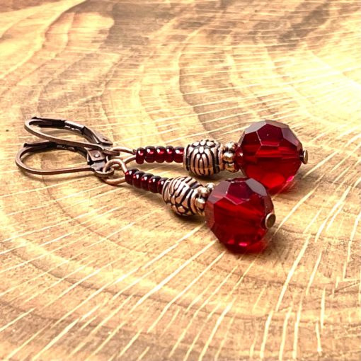 Vintage Ohrringe Kupfer mit böhmischen Glasschliffperlen in rot