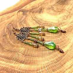 Lange Vintage Ohrringe Kupfer mit grünen Glasschliffperlen
