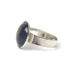 Zarter schwarzer Cateye Ring - verstellbar