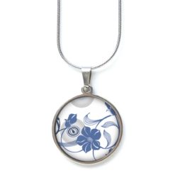 Edelstahl Kette Floral mit zarten grau blauen Blumen