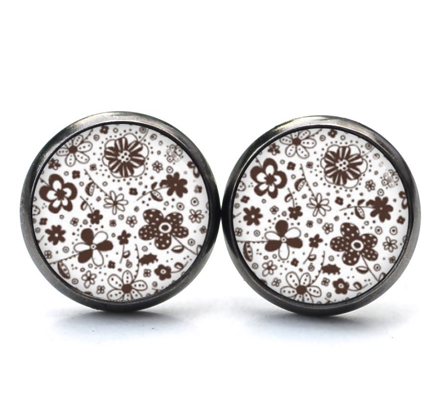 Ohrstecker, Ohrhänger, Clipse & Druckknopf – Motiv Retro Flower Doodle Braun – Schmuck aus Edelstahl Ohrstecker, Ohrhänger, Clipse & Druckknopf - Motiv Retro Flower Doodle Braun - Schmuck aus Edelstahl