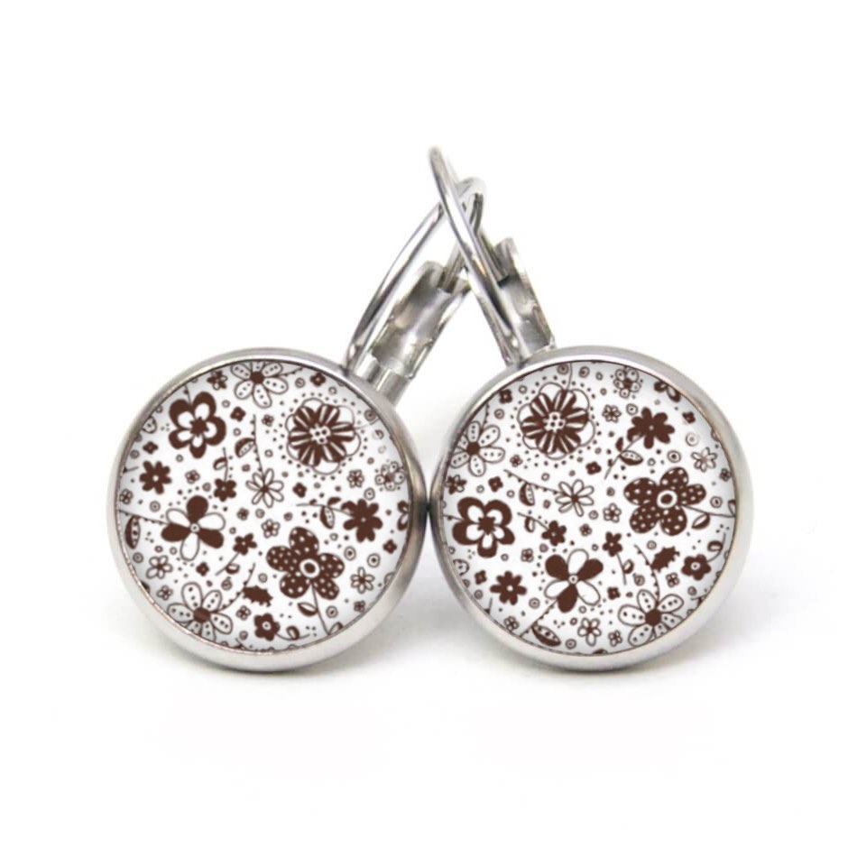 Ohrstecker, Ohrhänger, Clipse & Druckknopf – Motiv Retro Flower Doodle Braun – Schmuck aus Edelstahl Ohrstecker, Ohrhänger, Clipse & Druckknopf - Motiv Retro Flower Doodle Braun - Schmuck aus Edelstahl