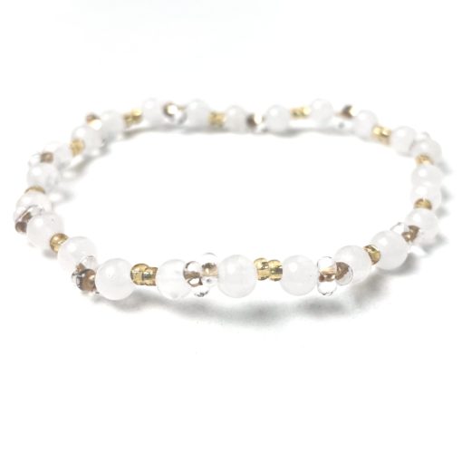 Zartes Perlenarmband mit weißen und goldenen Perlen - Gummiband