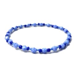 Zartes Perlenarmband mit blauen Perlen - Gummiband