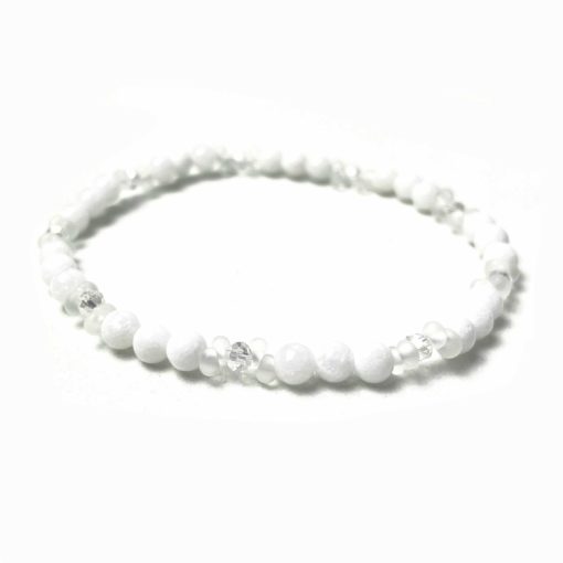 Zartes Perlenarmband mit weißen Jade Perlen - Gummiband