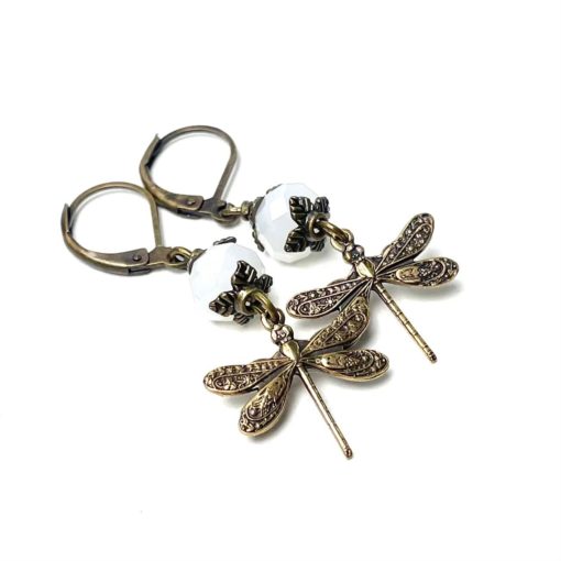 Bronzene Vintage Ohrringe Libelle mit creme weißer Glasschliffperle