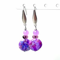 Ohrringe aus Edelstahl mit besonderen Perlen in violett und lila