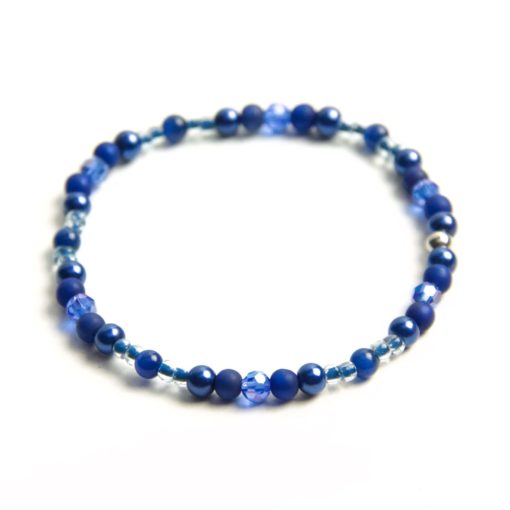 Zartes Perlenarmband mit dunkelblauen Perlen - Gummiband