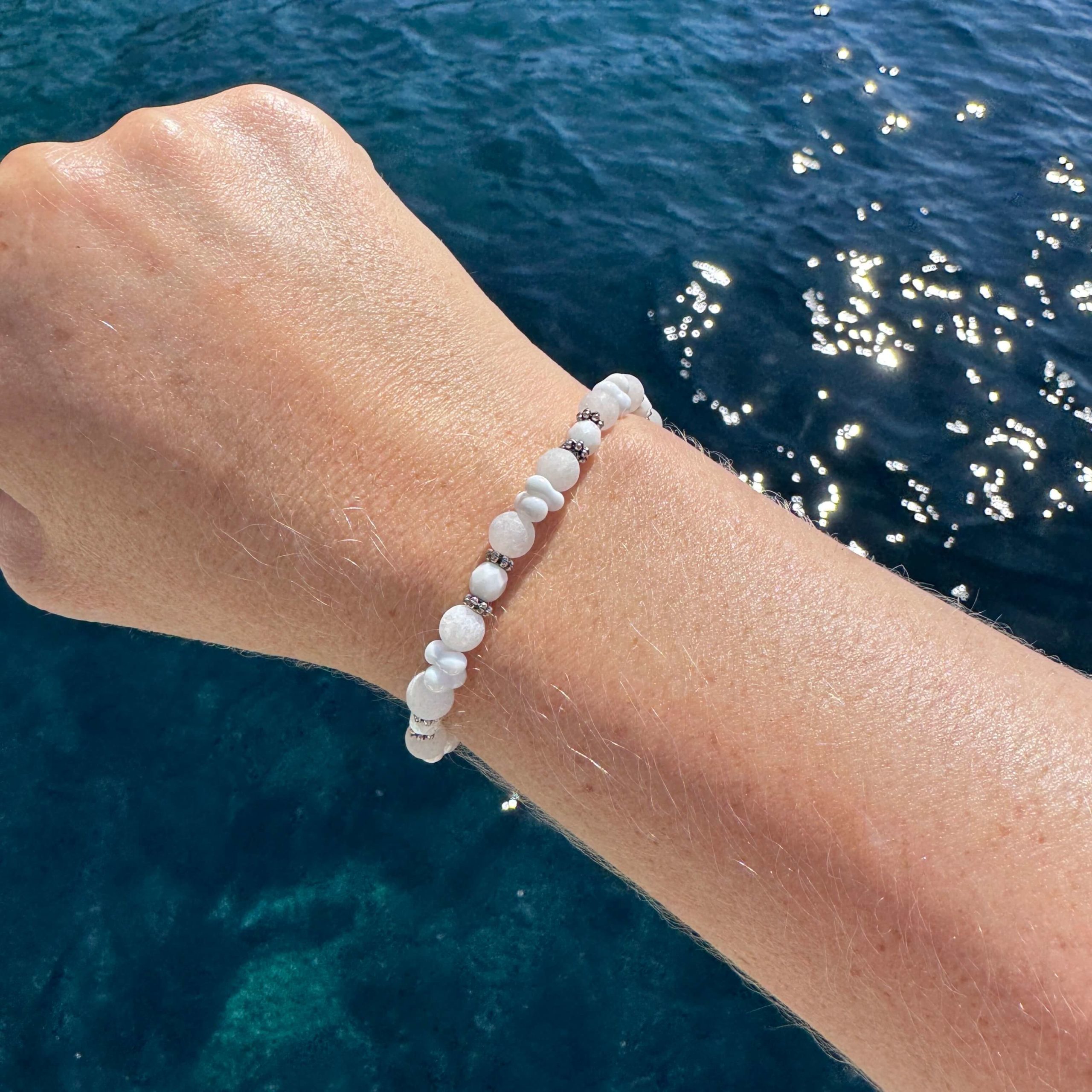 Perlen Armband weißer Schnee – stabiles Gummiband – Handmade Perlen Armband weißer Schnee – stabiles Gummiband - Handmade