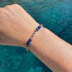 Perlenarmband mit dunkelblauen Polaris Perlen