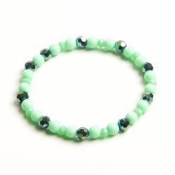 Perlen Armband blassgrün mit Glasschliffperlen – Gummiband - Handmade