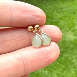 Kleine Ohrstecker in Mintgrün Gold - Zarte Edelstahl Ohrringe | Minimalistisch Handmade Just Trisha | Geschenkidee