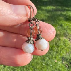 Vintage Ohrhänger Creme Bronze – Glasperlen Ohrringe elegant | Handmade Just Trisha | Kleine Auflage