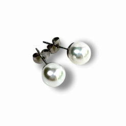 Kleine Perlen Ohrstecker in Creme