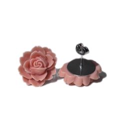 Große Rosen Ohrstecker Apricot – handmade von Just Trisha. Blumenohrringe aus Edelstahl. Romantischer Schmuck. Versandkostenfrei ab 30EUR.