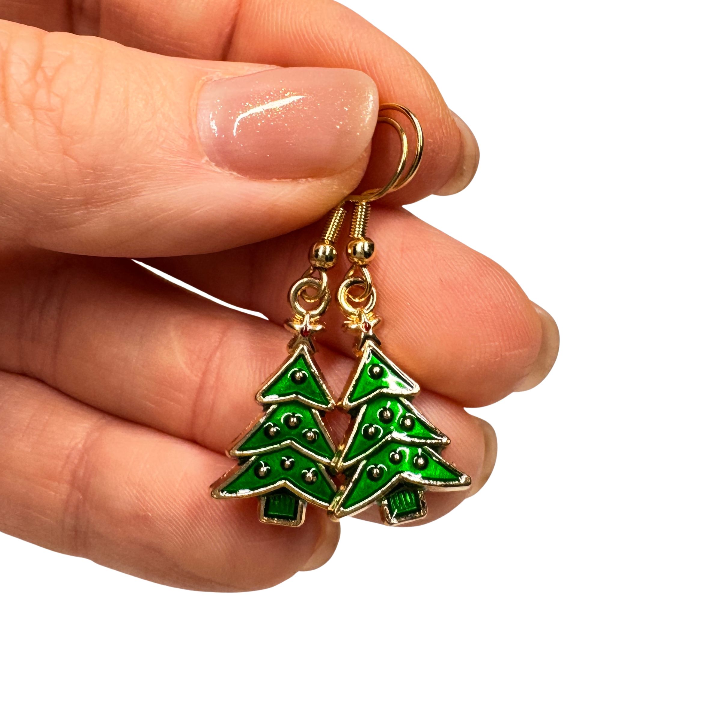 Tannenbaum Ohrhänger in Grün Gold – weihnachtlicher Schmuck aus Edelstahl Tannenbaum Ohrhänger in Grün Gold – weihnachtlicher Schmuck aus Edelstahl
